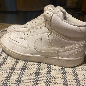 Women’s Nike court vision mid white size 6